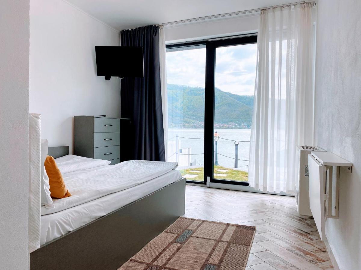 Noah River House Orsova Ngoại thất bức ảnh