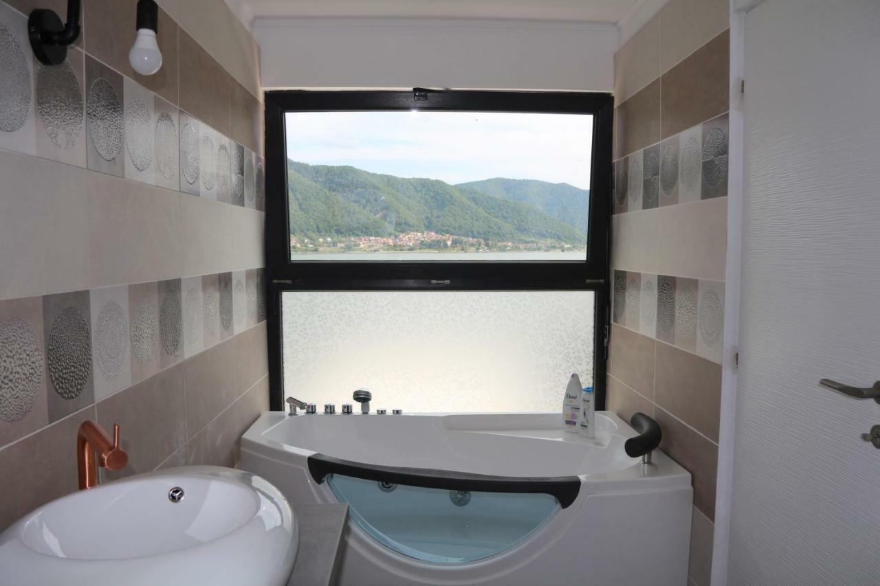 Noah River House Orsova Ngoại thất bức ảnh