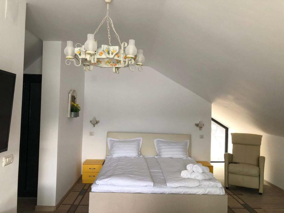 Noah River House Orsova Ngoại thất bức ảnh